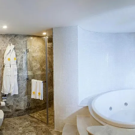 ومي ديلوكس - حلال شامل كليًا أفسالاّر