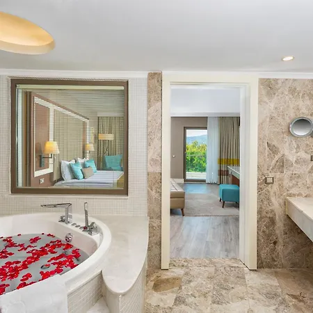 Wome Deluxe 5* Авсаллар